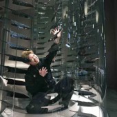 Tòa tháp nơi hàng trăm mũi dao lao về phía bạn